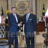 越南公安部长苏林上将与马来西亚副总理兼内政部长艾哈迈德•扎希德•哈米迪。