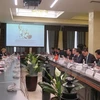 越南祖国阵线中央委员会工作代表谈与全俄人民阵线与俄联邦社会院代表团举行会晤。