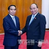 越南政府总理阮春福与老挝国家监察署长兼反贪局长本通•吉马尼