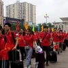 通过广宁省芒街口岸入境越南的中国青年代表