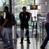 附图：马来西亚警方加强在吉隆坡机场的安全检查（图片来源：越通社)