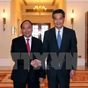 阮春福总理会见香港特别行政区行政长官梁振英。（图片来源：越通社）