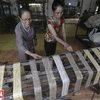 冯舍村艺人用藕丝织布 推出特色产品