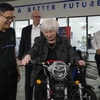 美国财政部长对越南初创企业的电动汽车颇感兴趣