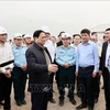 越南政府总理范明政在奠边省进行调研考察