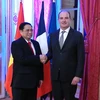 越南政府总理范明政与法国总理让•卡斯特克斯举行会谈