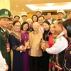 越共中央总书记阮富仲与学习胡伯伯榜样的全国模范代表会面