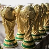 组图：钵场陶瓷村制作石膏世界杯“金杯” 满足球迷们对世界杯的热爱