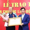 越南国家男子足球队主教练朴恒绪荣获二级劳动勋章