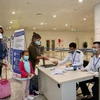 组图：入境越南的旅客必须填写《健康申报表》