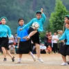 组图：来广宁省平辽县看山泽族女性同胞踢足球