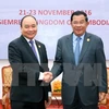 越南政府总理阮春福与柬埔寨首相洪森举行双边会谈（图片来源：越通社）