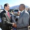 马达加斯加总理奥利维尔·马哈法利·索隆南卓沙那迎接陈大光主席（图片来源：越通社）
