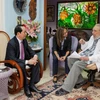 与古巴领袖菲德尔•卡斯特罗（图片来源：EPA/越通社）