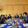 越南信息与传媒部代表团与法国政府经济﹑工业与数码技术部国务卿Bertrand Pailhes