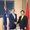 越南政府副总理兼外长范平明与新西兰外长默里·麦卡利举行会谈（图片来源：越通社）