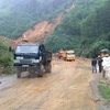 广南省多条道路遭泥石流被冲断