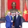 ​越南国家主席陈大光与俄联邦巴什科尔托斯坦共和国政府总理马尔达诺夫合影（图片来源：越通社）