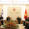 越南人民军副总参谋长范玉明上将会见以色列国际防务合作理事会负责人米歇尔•本•巴鲁克（图片来源：http://mod.gov.vn/）