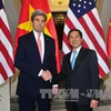 外交部副部长裴青山与美国国务卿约翰·克里