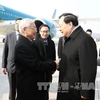 中共中央委员、浙江省省委书记、省人大常委会主任夏宝龙到机场迎接阮富仲总书记一行。