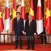 越南政府总理阮春福与日本首相安倍晋三。