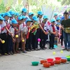2017丁酉年“边境春节”活动为边境地区少年儿童创造娱乐平台。