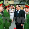  阮春福总理视察机动警察司令部战备工作