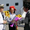 岘港市迎接首批乘坐海外邮轮的游客团“冲年喜”（图片来源：越通社） 