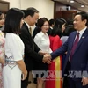 越南政府副总理王廷惠来到越南外贸股份商业银行“冲年喜”（图片来源：越通社）