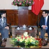 政府副总理兼外交部部长范平明（右）已会见加拿大驻越大使平·基特尼克尼（左）。（图片来源：越通社）