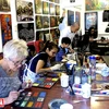 陈老师开设的磨漆画培训班吸引众多国内外学员参加。