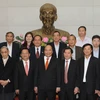 阮春福总理同广义省历届领导干部代表合影。