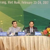 2017年APEC高官会主席裴青山（ 右二）发表讲话。越通社记者尹晋摄
