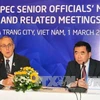 3月1日下午， APEC秘书处执行长波拉德​和APEC政策支持小组主任丹尼斯•休​召开新闻发布会。（图片来源：越通社）