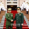 越南国防部部长吴春历大将（右）与缅甸国防军总司令敏昂莱大将（左）（图片来源：越通社）