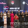 中央民运部部长张氏梅出席2016年越南10名模范青年奖颁奖仪式