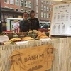 越南青年在荷兰推广越南饮食文化（图片来源：http://vietnamnet.vn）