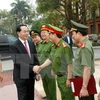 陈大光主席与富寿省公安厅领导干部亲切握手