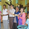 西南部事务指导委员会领导代表向高棉族同胞致以节日祝福