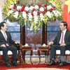 越南国家主席陈大光会见韩国国会议长丁世均。（图片来源：越通社）