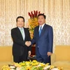 胡志明市市委书记丁罗升（右）会见韩国国会议长丁世均（左）。（图片来源：越通社）