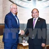 越南政府总理阮春福（右）会见马来西亚总理纳吉布·拉扎克（左）。（图片来源：越通社）