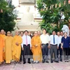 永隆省领导向越南佛教协会理事会永隆省分会致以节日祝福
