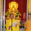 释幸正大德宣读越南佛教协会法主释普惠致海内外佛教信徒的《佛诞寄语》。