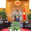 ​政府总理阮春福会见中国香港贸易发展局主席罗康瑞一行。