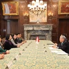 越南国家副主席邓氏玉盛会见日本参议院议长伊达忠一。（图片来源：越通社）