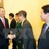 越南驻华大使馆干部和人员热烈欢迎陈大光主席。