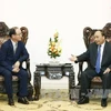 越南政府总理阮春福会见越南三星有限公司总经理韩明燮。
