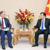 越南政府副总理郑廷勇在会见俄罗斯能源部副部长尤里·先秋林。（图片来源：越南政府门户网站）